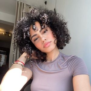 Meet your Posher, Leah